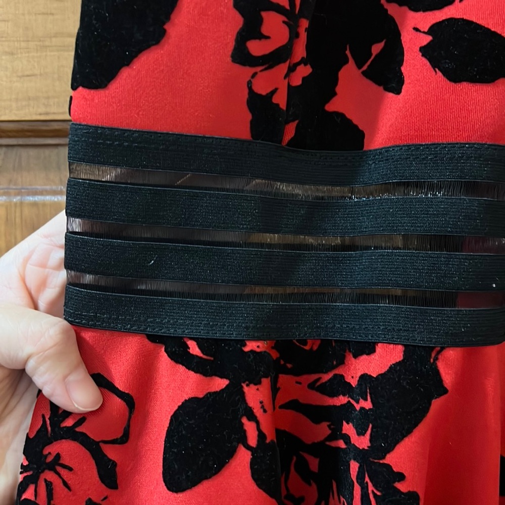 Red and black skater dress - Picture 2 of 6